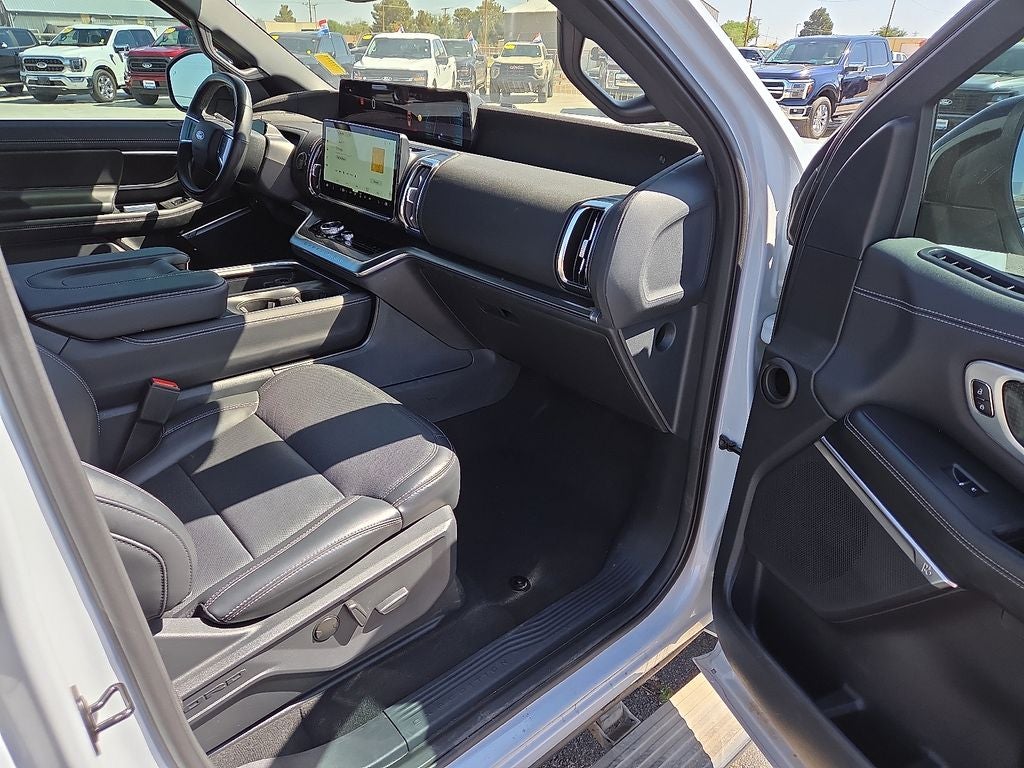 2025 Ford Expedition Max Platinum Stealth Performance