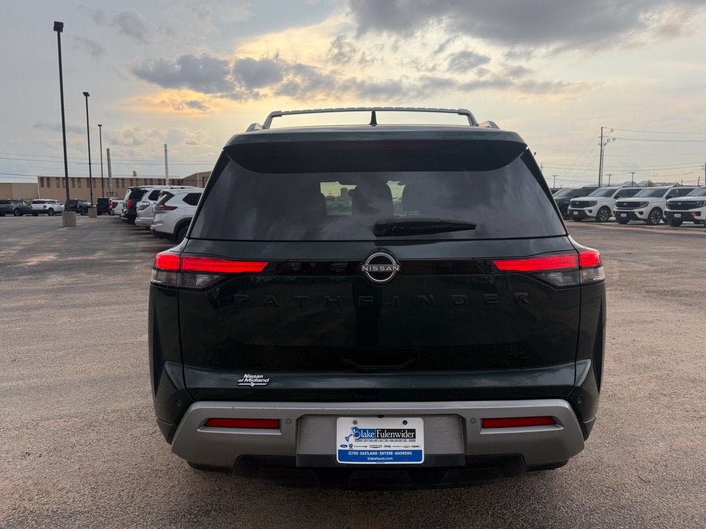 2022 Nissan Pathfinder SL