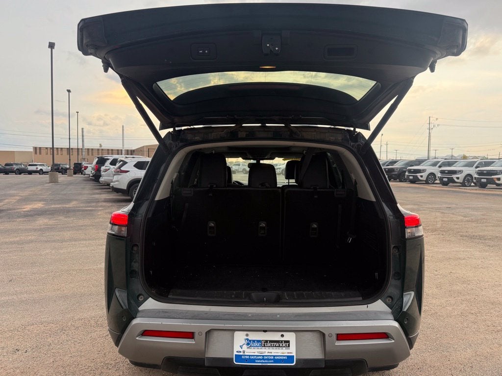 2022 Nissan Pathfinder SL