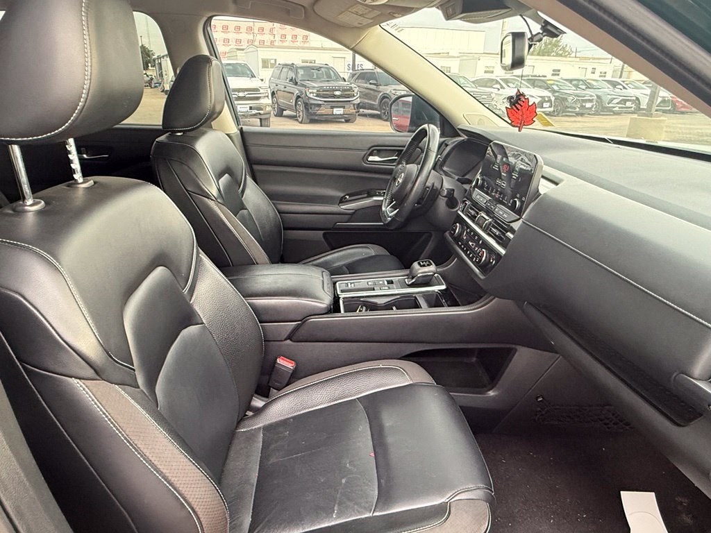 2022 Nissan Pathfinder SL