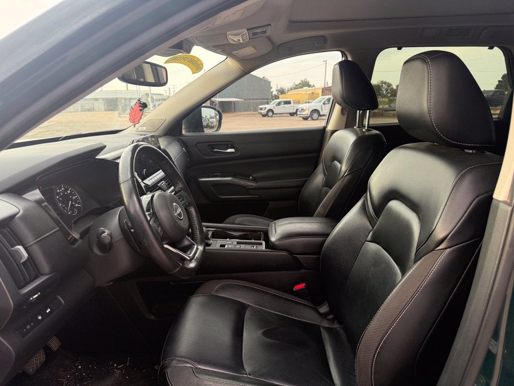 2022 Nissan Pathfinder SL