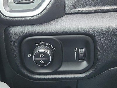 2022 RAM 1500 Big Horn Crew Cab 4x4 5'7' Box