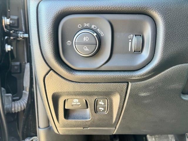 2025 RAM 1500 Lone Star Crew Cab 4x4 5'7' Box