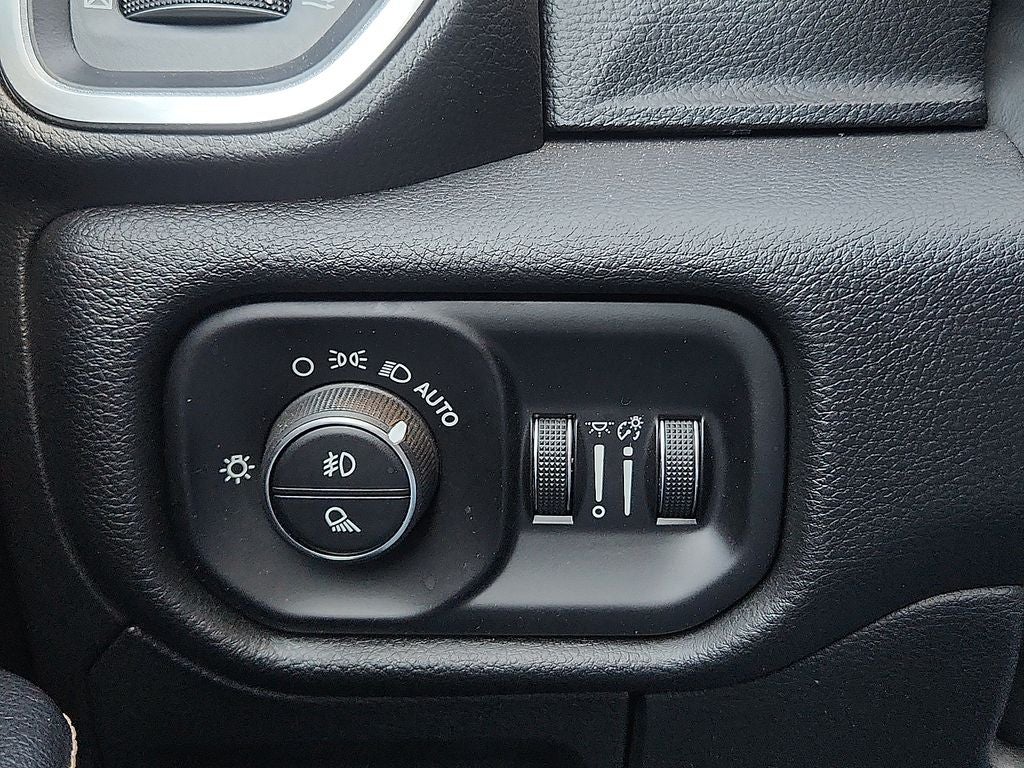 2023 RAM 1500 Laramie Crew Cab 4x4 5'7' Box