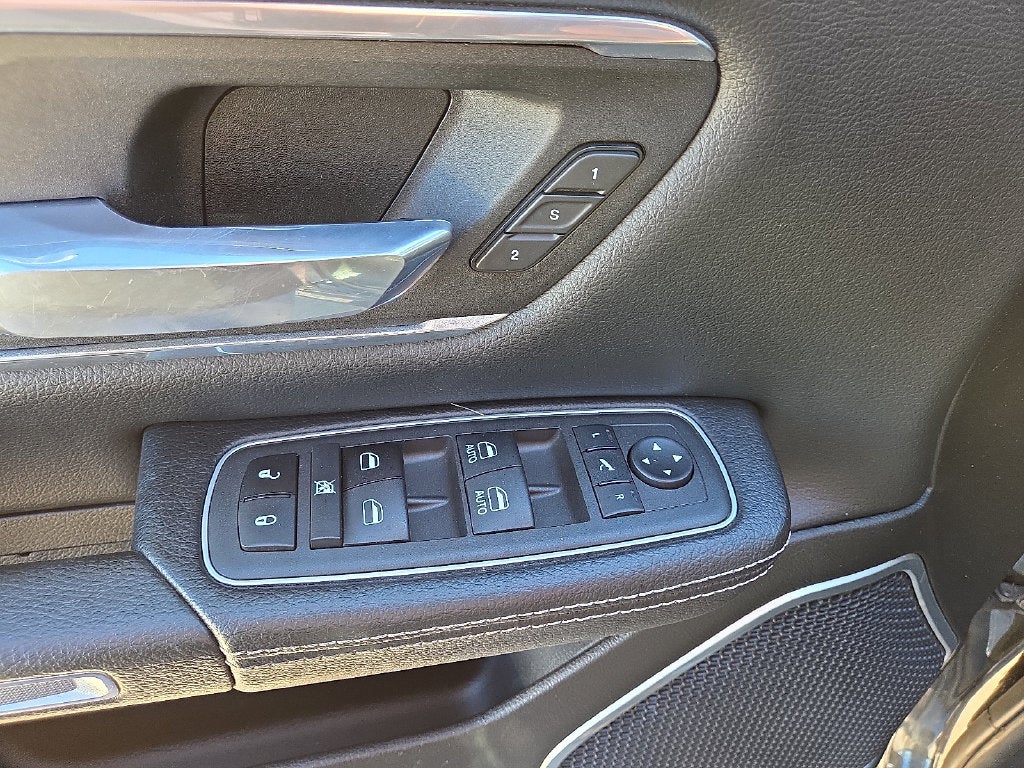 2022 RAM 1500 Laramie Crew Cab 4x4 5'7' Box