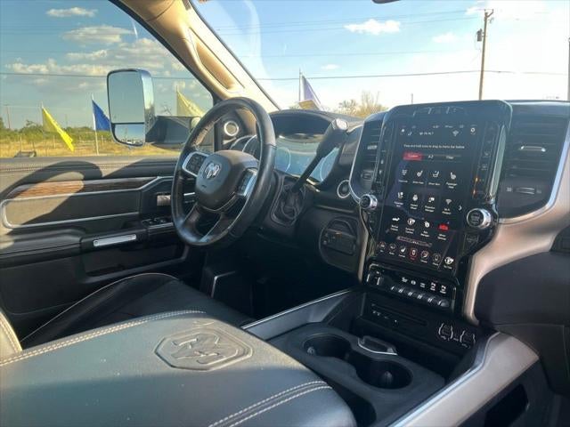 2019 RAM 2500 Laramie Crew Cab 4x4 6'4' Box