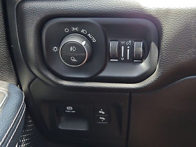 2022 RAM 1500 Laramie Crew Cab 4x4 5'7' Box