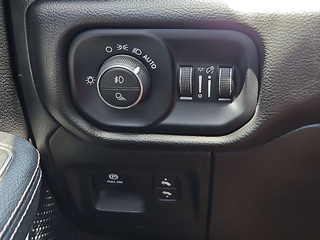 2022 RAM 1500 Laramie Crew Cab 4x4 5'7' Box