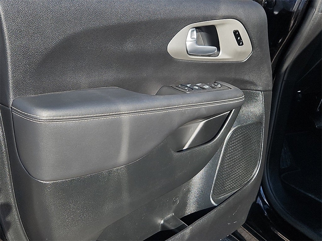 2024 Chrysler Pacifica Limited S Appearance