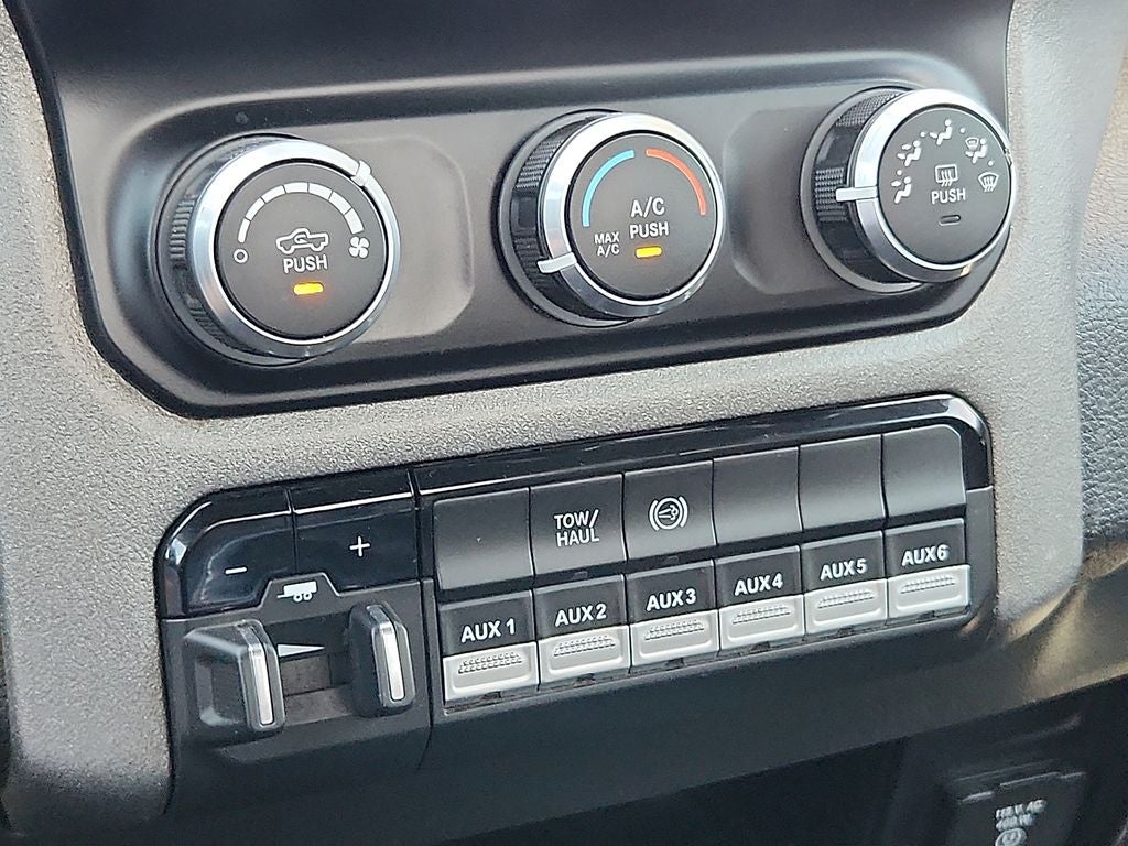 2023 RAM 3500 Chassis Tradesman/SLT