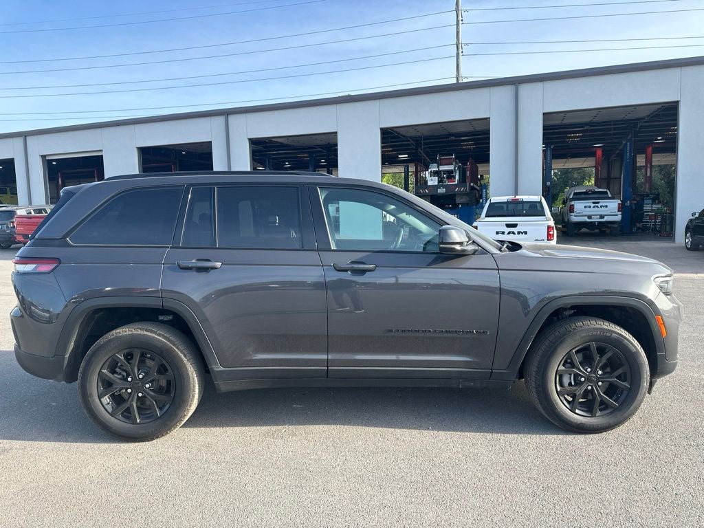 2025 Jeep Grand Cherokee Altitude 4x2