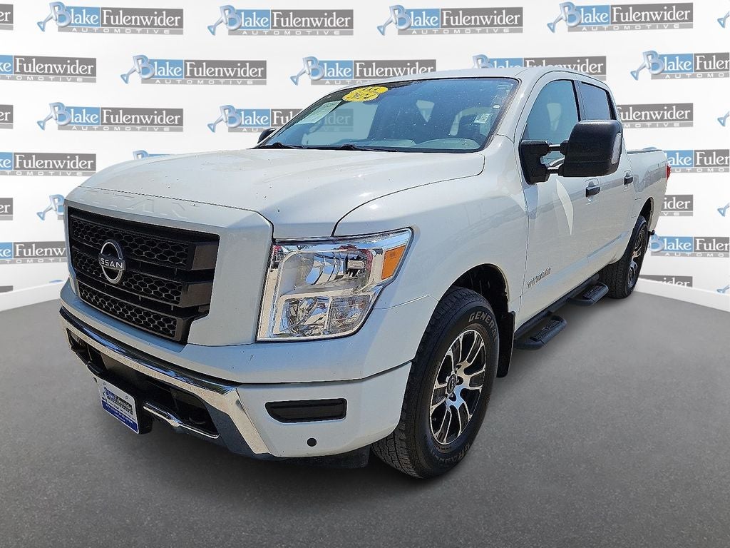 2024 Nissan TITAN Crew Cab SV 4x4