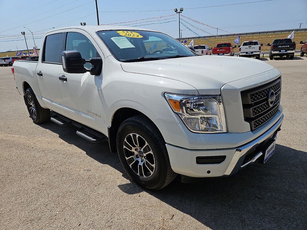 2024 Nissan TITAN Crew Cab SV 4x4