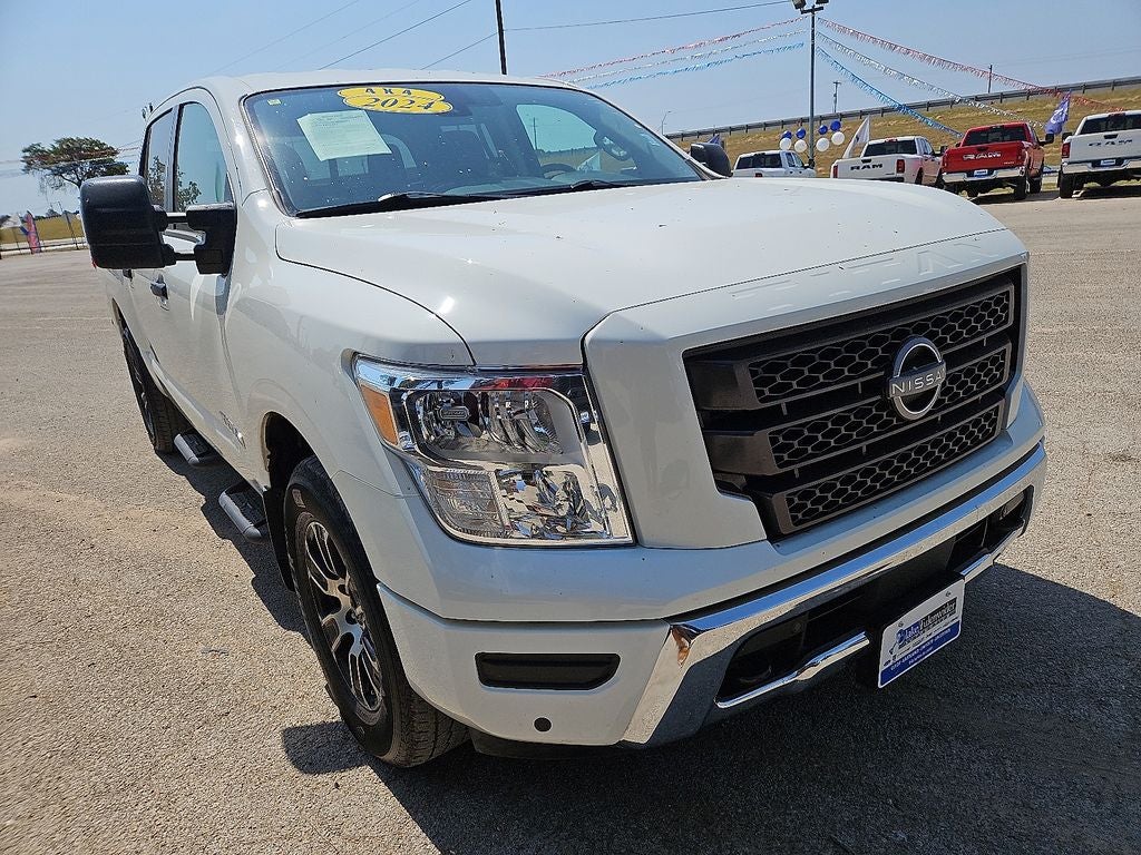 2024 Nissan TITAN Crew Cab SV 4x4