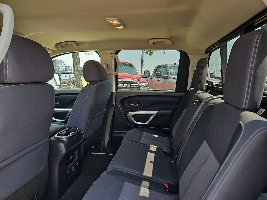2024 Nissan TITAN Crew Cab SV 4x4