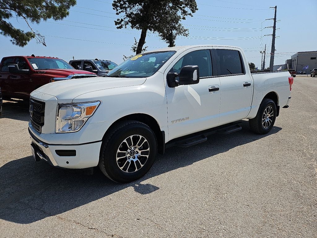 2024 Nissan TITAN Crew Cab SV 4x4