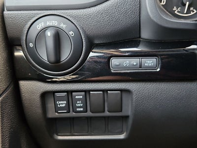2024 Nissan TITAN Crew Cab SV 4x4