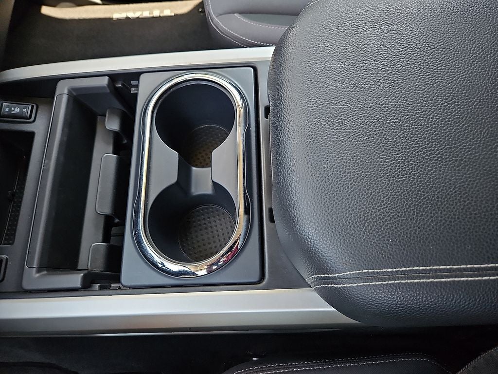 2024 Nissan TITAN Crew Cab SV 4x4