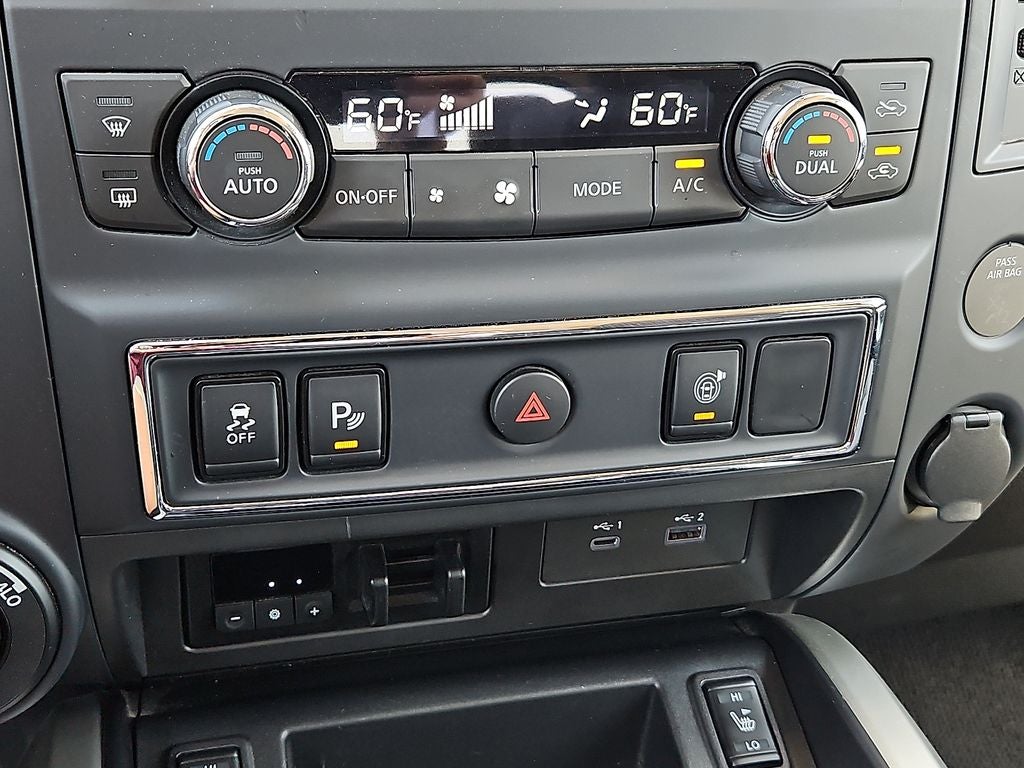 2024 Nissan TITAN Crew Cab SV 4x4