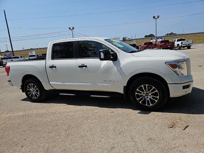 2024 Nissan TITAN Crew Cab SV 4x4