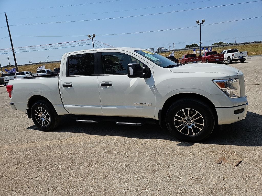 2024 Nissan TITAN Crew Cab SV 4x4