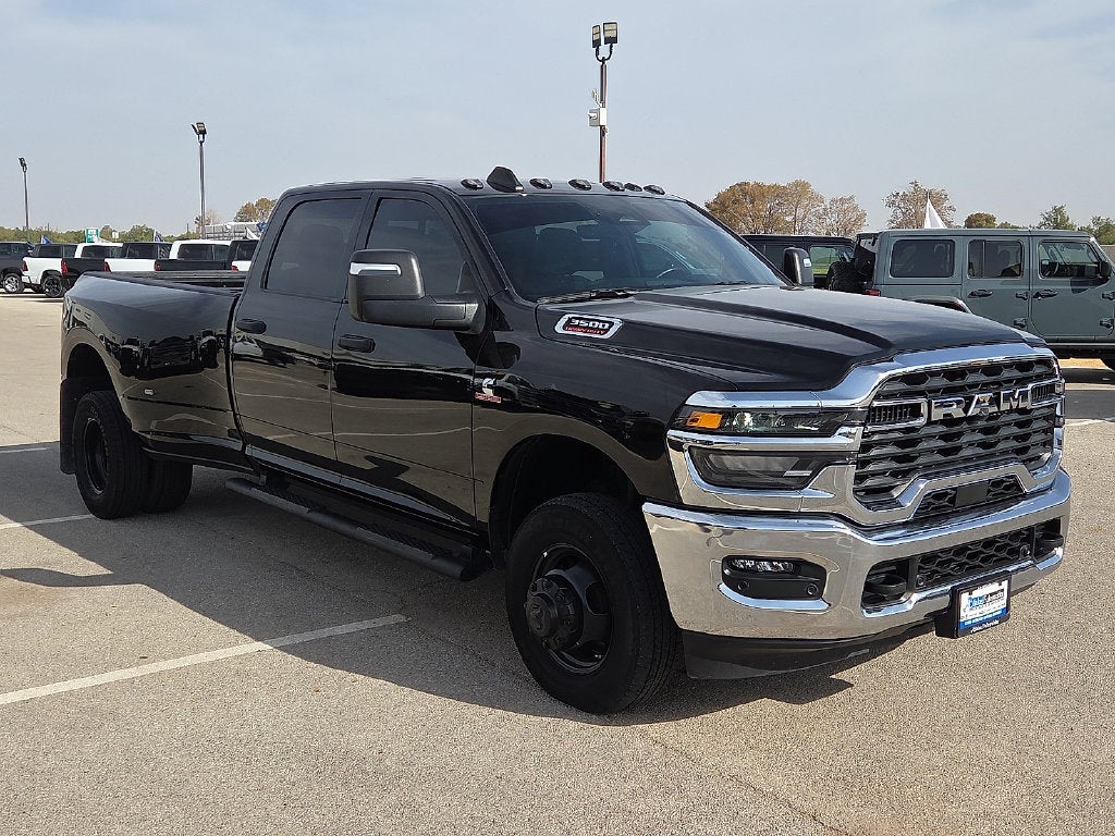 2025 RAM 3500 Tradesman Crew Cab 4x4 8' Box