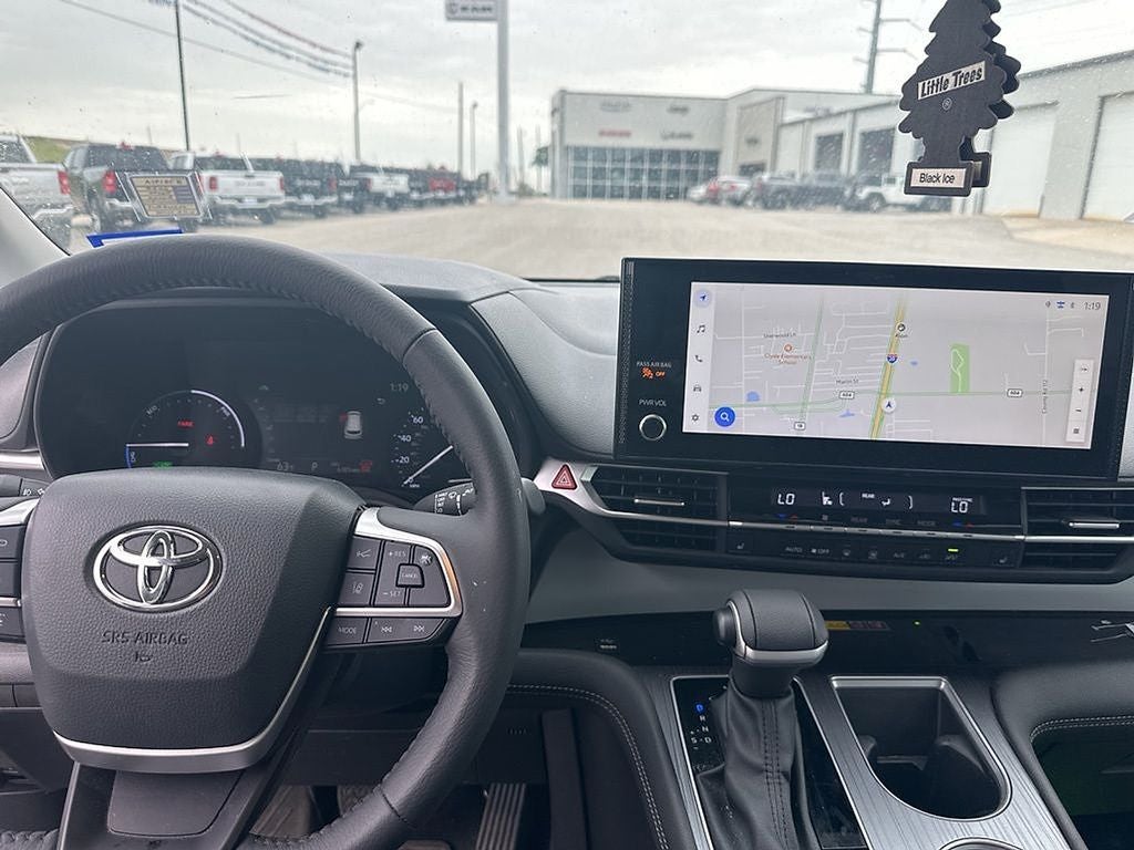 2025 Toyota Sienna XLE 8 Passenger
