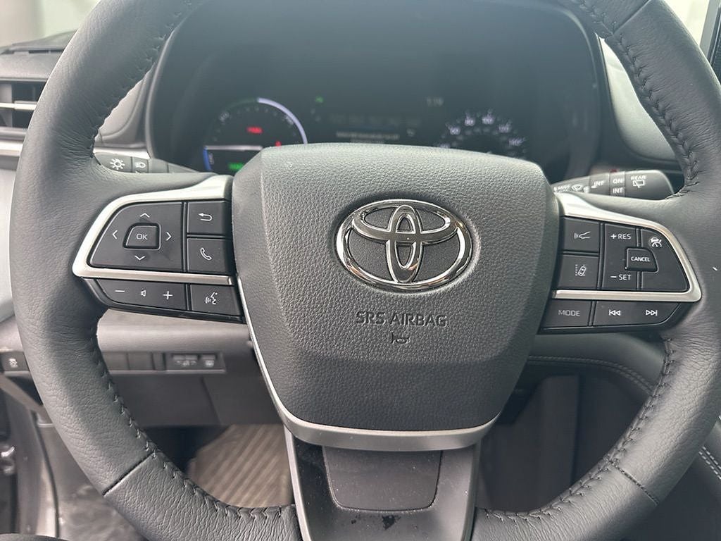 2025 Toyota Sienna XLE 8 Passenger