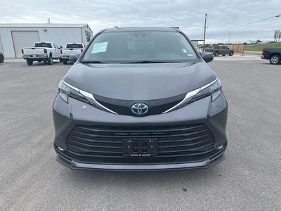 2025 Toyota Sienna XLE 8 Passenger
