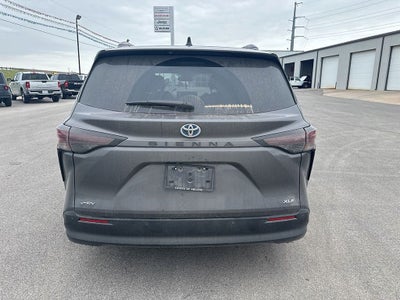 2025 Toyota Sienna XLE 8 Passenger
