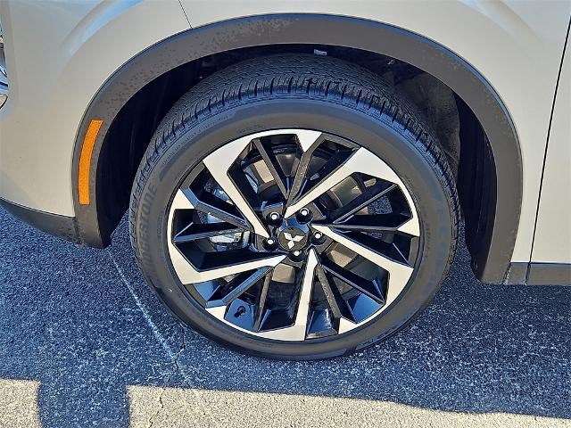 2022 Mitsubishi Outlander SE